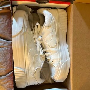 Nike court legacy lift